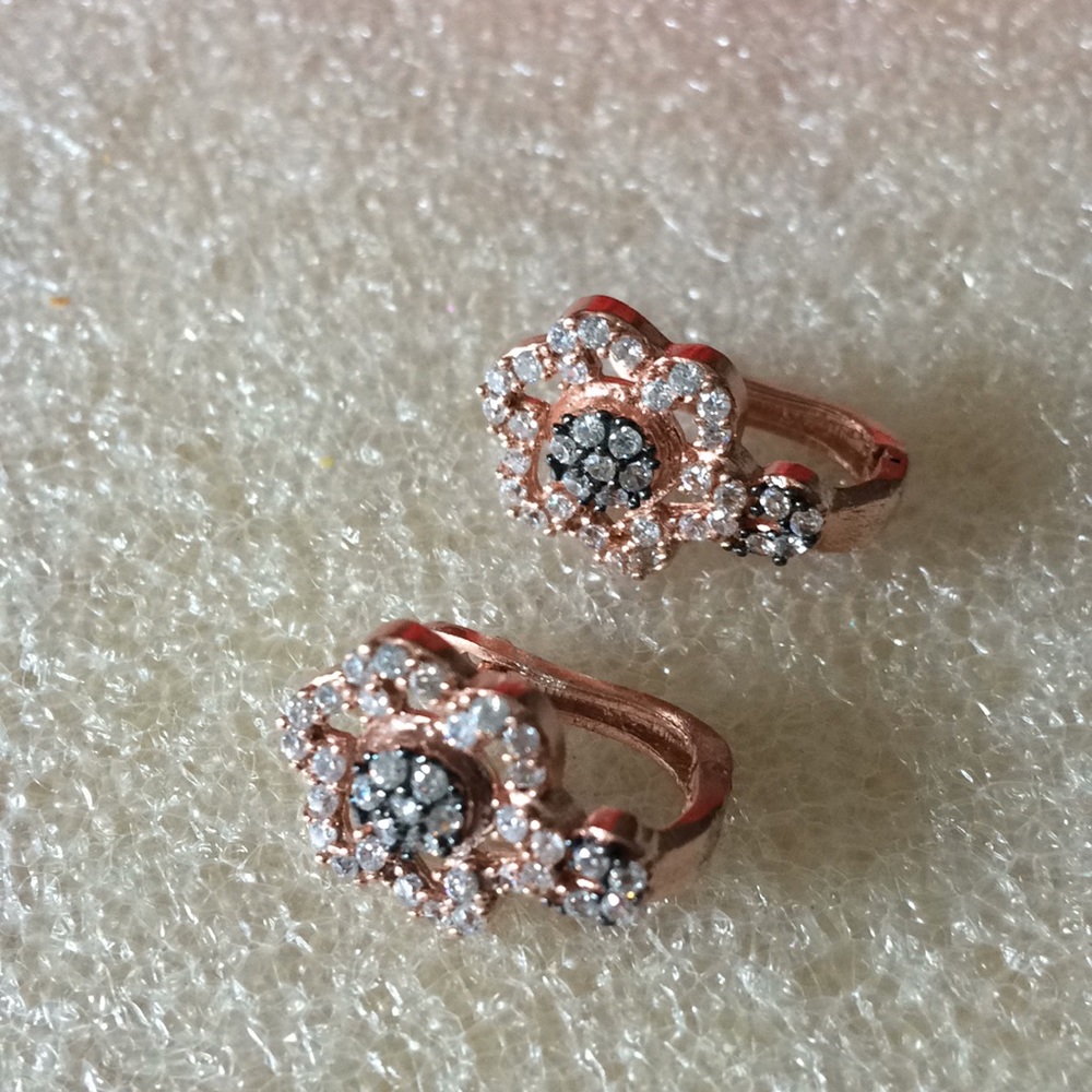 Rose gold flower topaz earring - Picture 5 of 5